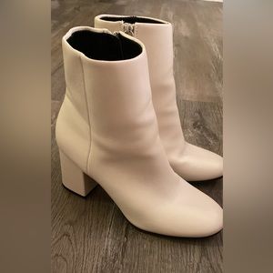 White boots size 7 brand new, never worn, Shein
